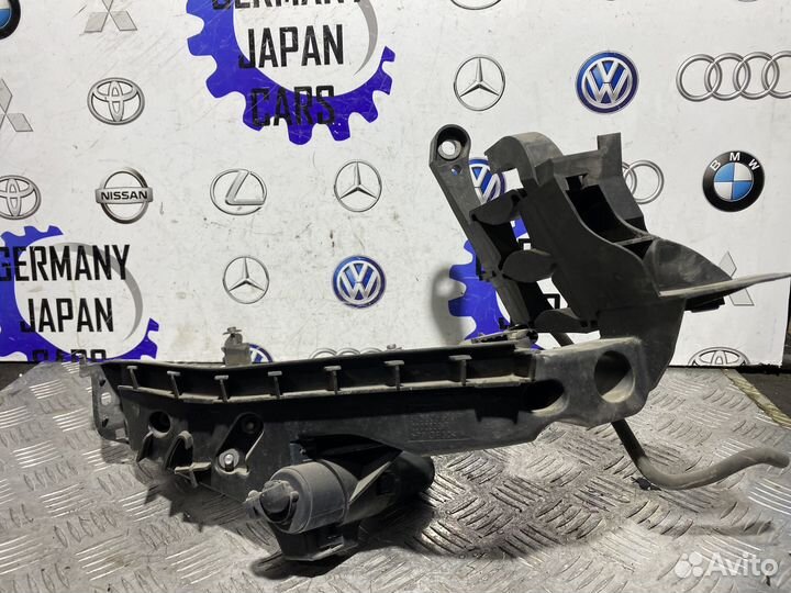 Кронштейн крепления фары правый Audi A4 B8 8K