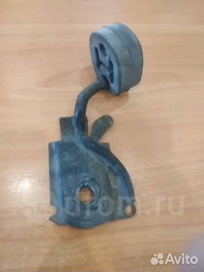 Кронштейн глушителя VW Passat (B6) 2005-2010