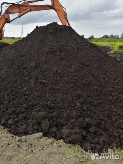 Грунт плодородный черный и коричневый полевой