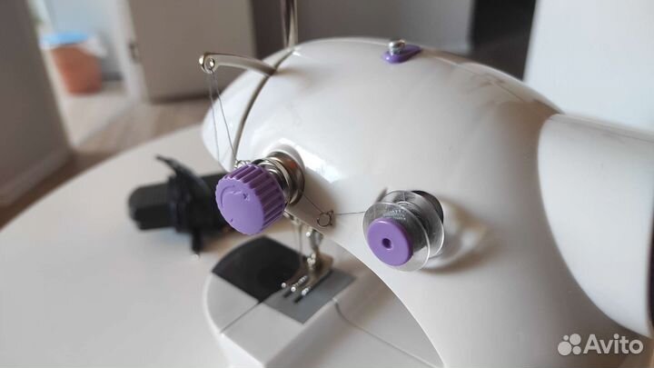 Мини швейная машина Apriori SM202A + швейный набор