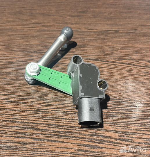 Датчик высоты зад 7P0616571