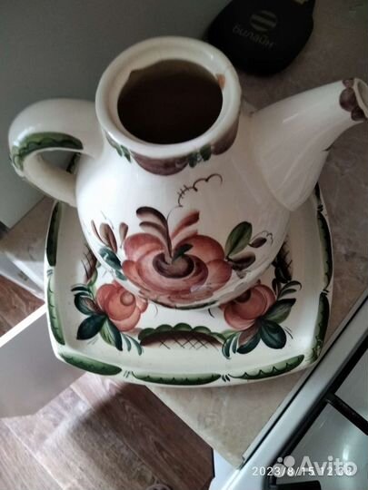 Кувшин и поднос