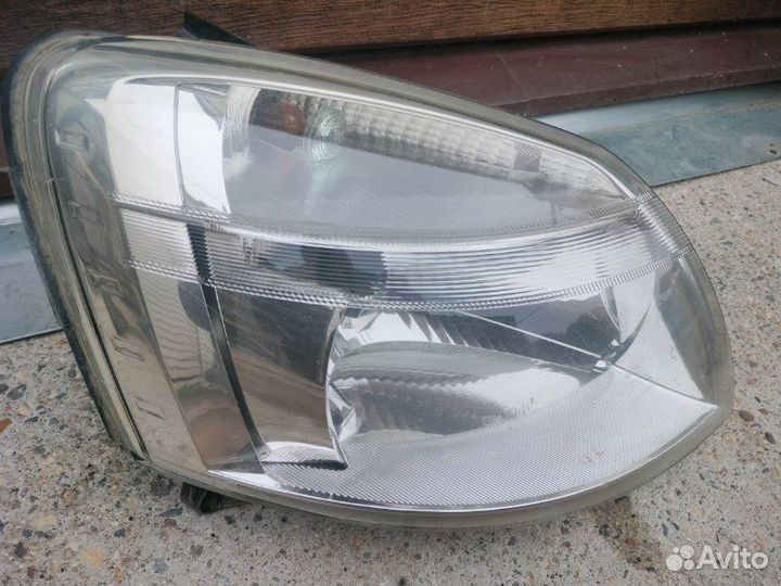 Фара правая Peugeot Partner минивен 1.4 KFW 2011