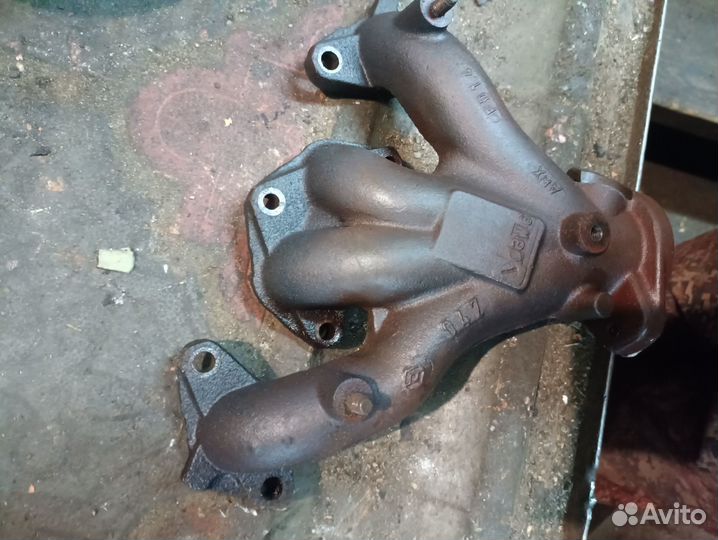 Выпускной коллектор Renault Logan