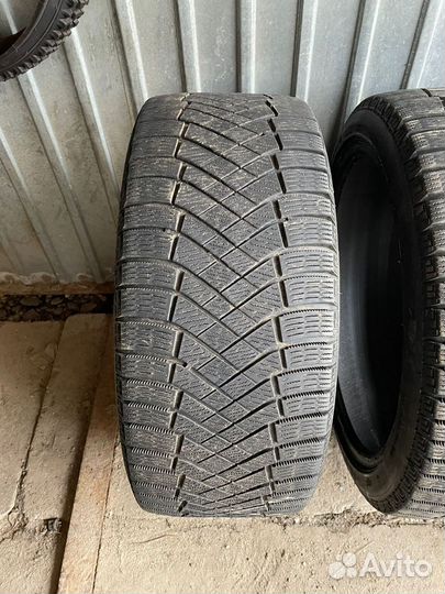 Pirelli Ice Zero 235/40 R19 96H