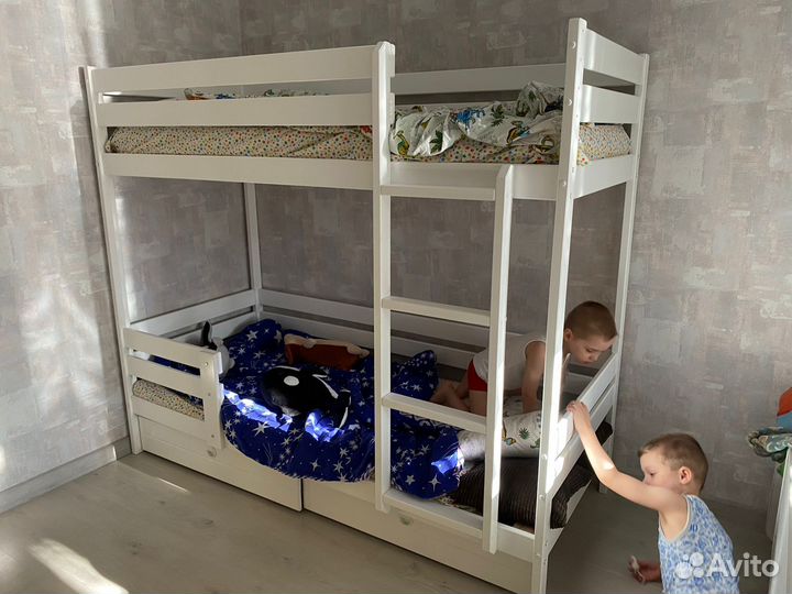 Двухъярусная кровать безопасная