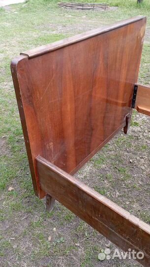 Винтажная кровать