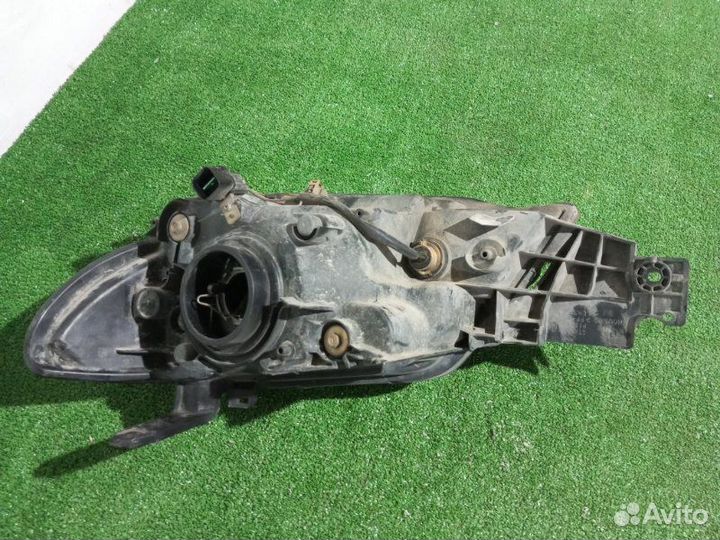 Фара галогеновая правая Mitsubishi Pajero Io H77W