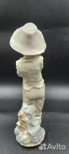 Фарфоровая фигура 