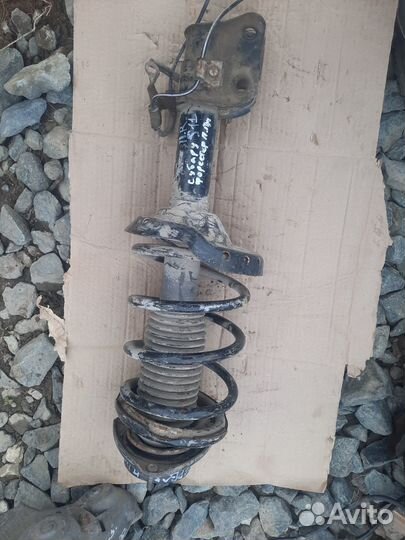 Стойка передняя правая Subaru Forester