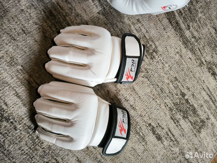 Кимоно, шлем, перчатки для всестилевого карате