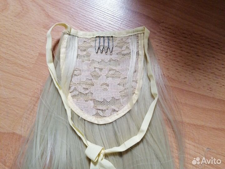 Волосы на заколках блонд