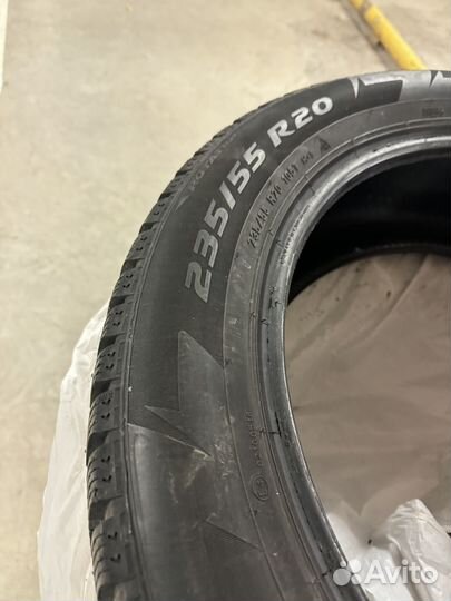 Pirelli Winter Ice Zero 235/55 R20