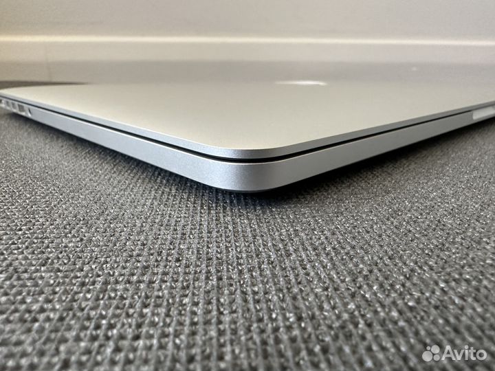 Apple MacBook Pro 15 2018 16/256/ Новый АКБ