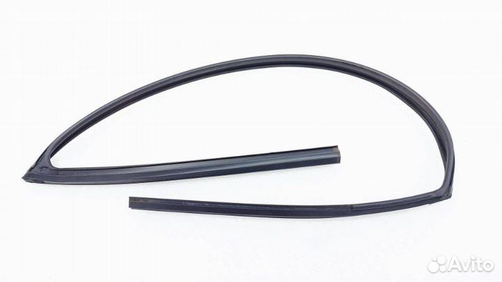 Уплотнитель стекла двери передний левый Hyundai
