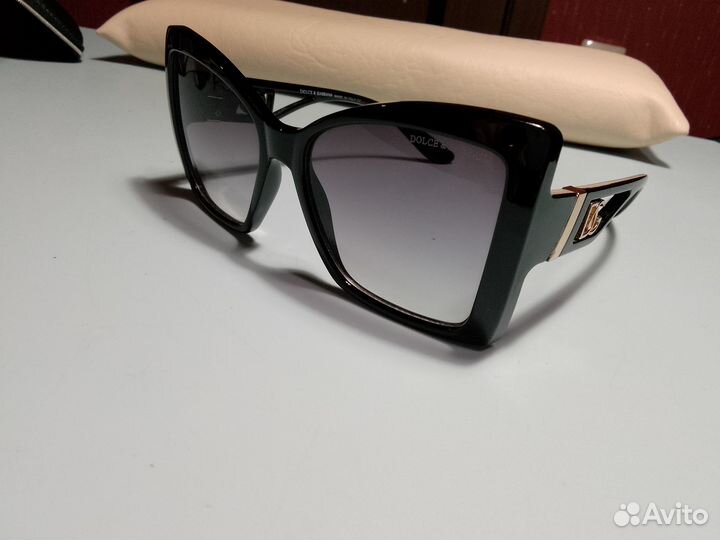 Солнцезащитные очки женские брендовые