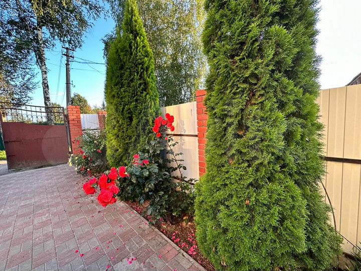 Дом 177,9 м² на участке 10,5 сот.