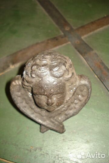 Антикварная накладка с рельефным, объемным изображ