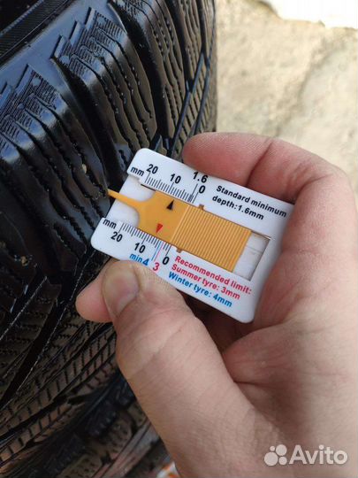 Nokian Tyres Hakkapeliitta R2 215/60 R17