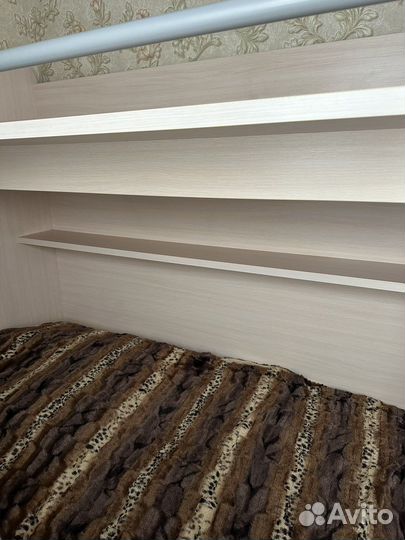 Двухъярусная кровать