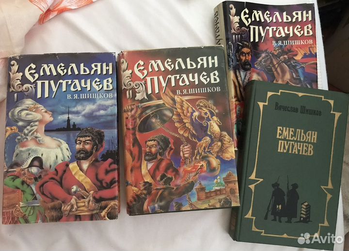 Книги в томах