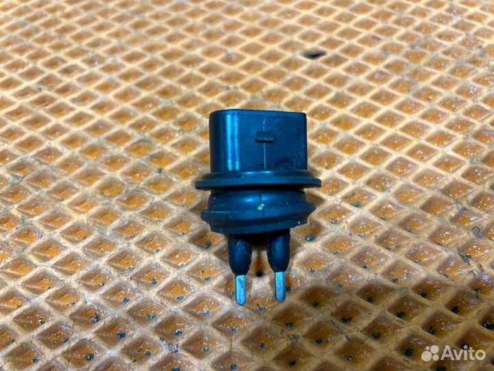 Датчик уровня бачка омывателя Audi A6 C6 4F ccea