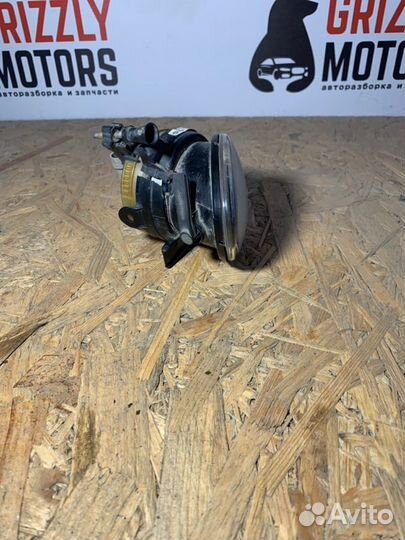 Фонарь противотуманный правый Volkswagen Golf A6