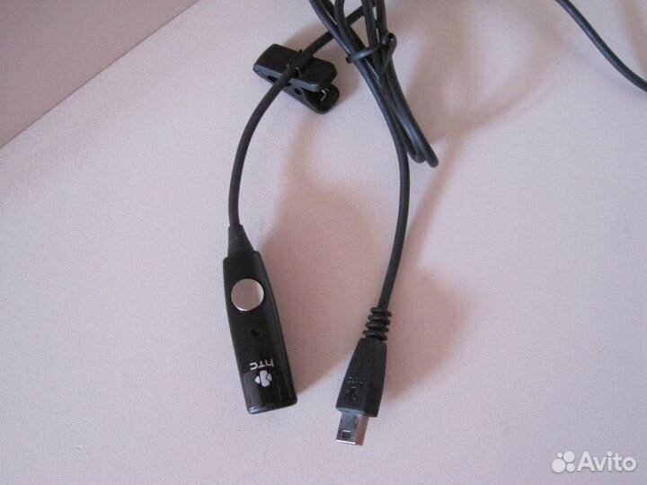 Гарнитура HTC, а также к тел. прошлых моделей