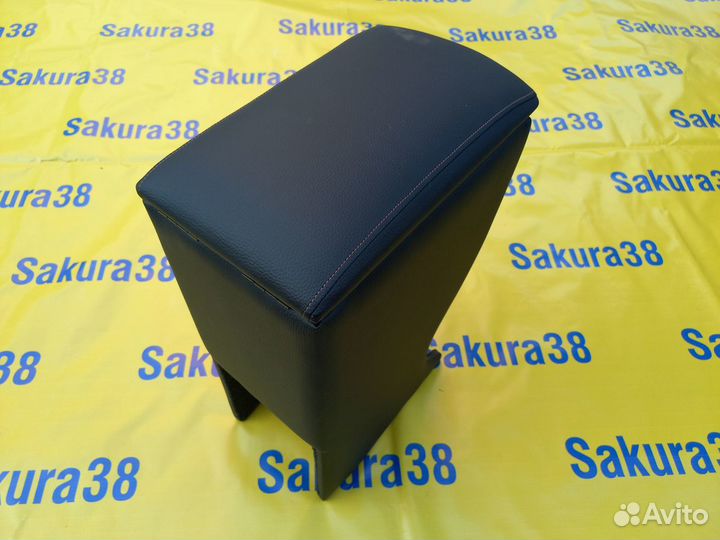 Подлокотник Honda Stepwgn 2009-2015