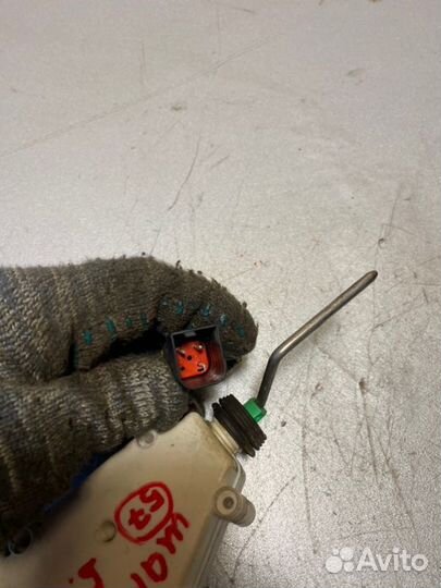 Активатор замка крышки багажника Volkswagen Sharan