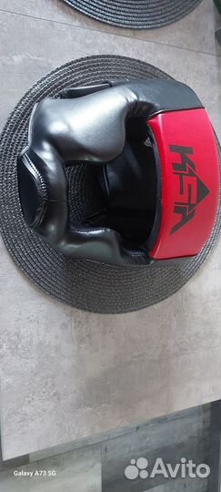 Боксерские перчатки и шлем