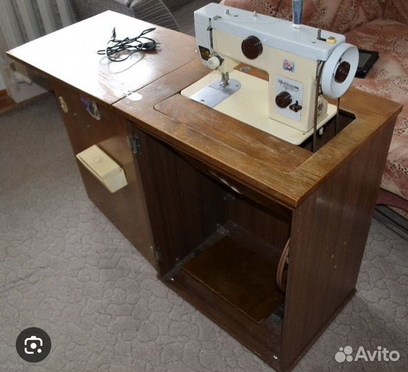Швейная машина Чайка 143