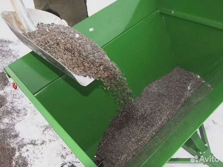 Разбрасыватель песка и крошки 1,5 м
