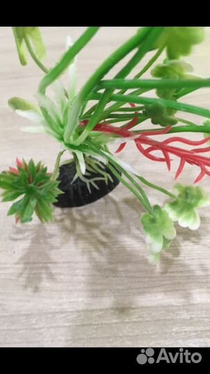 Искусственное растение для аквариума