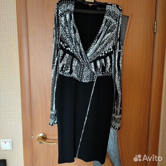 Оригинальное платье Versace 44 размер