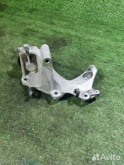 Кронштейн генератора Nissan 1.2 HR12DE