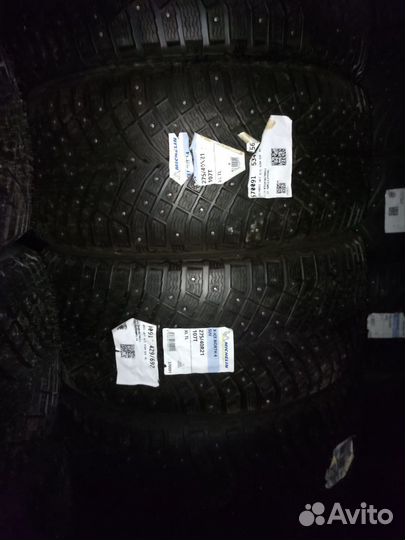 Michelin X-Ice North 4 SUV 275/40 R21 и 305/35 R21 109T