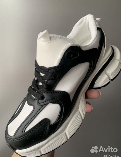 Женские кроссовки chanel