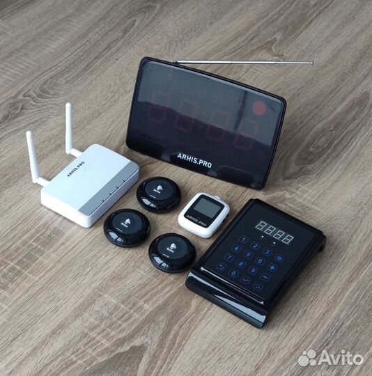 Кнопка вызова официанта, часы, табло, пуль, репите