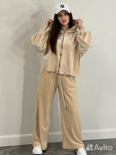 Костюм женский спортивный