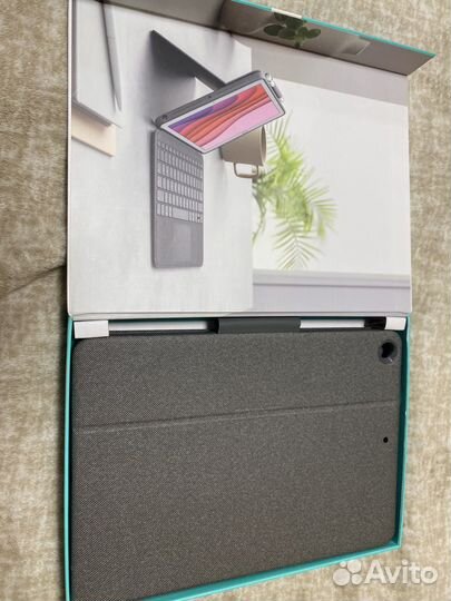 Чехол-клавиатура Logitech Combo Touch for iPad