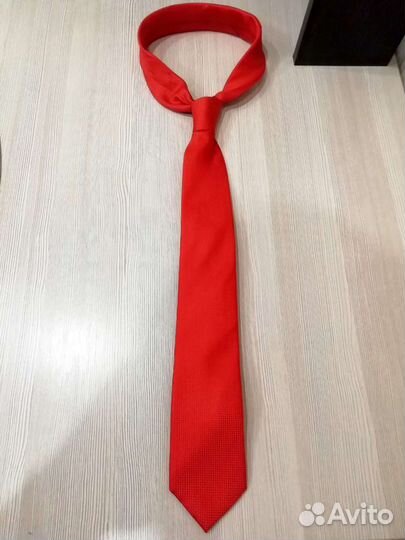 Галстук красный