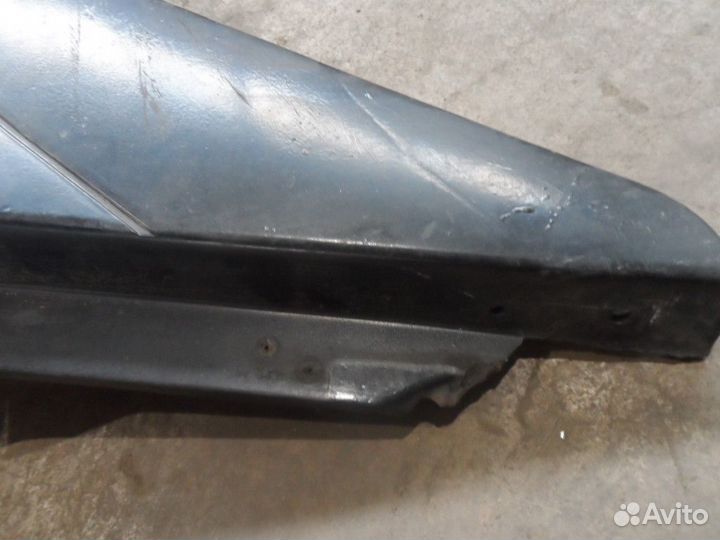 Брызговик передний правый для Renault Magnum 0080