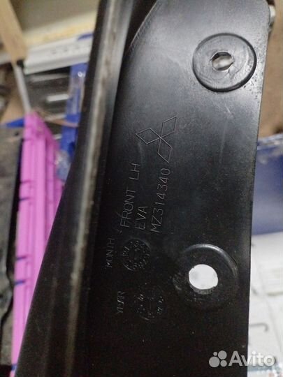 Брызговики передние комплект