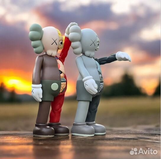 Коллекционные фигурки Kaws