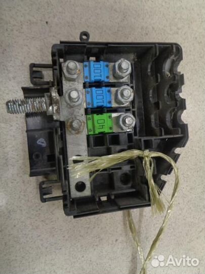 Блок предохранителей на аккумулятор Mercedes Benz