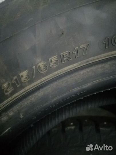 Bridgestone Blizzak Spike-02 SUV 215/65 R17