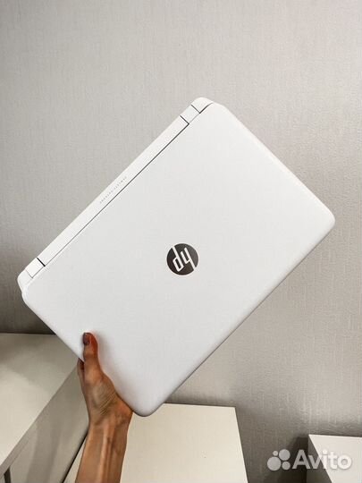 HP pavilion 15-p206ur белый