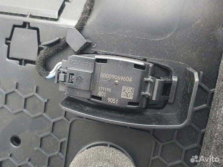 Бардачок Mercedes E220 D Amg 4Matic W213 OM654