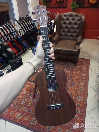 Укулеле новая